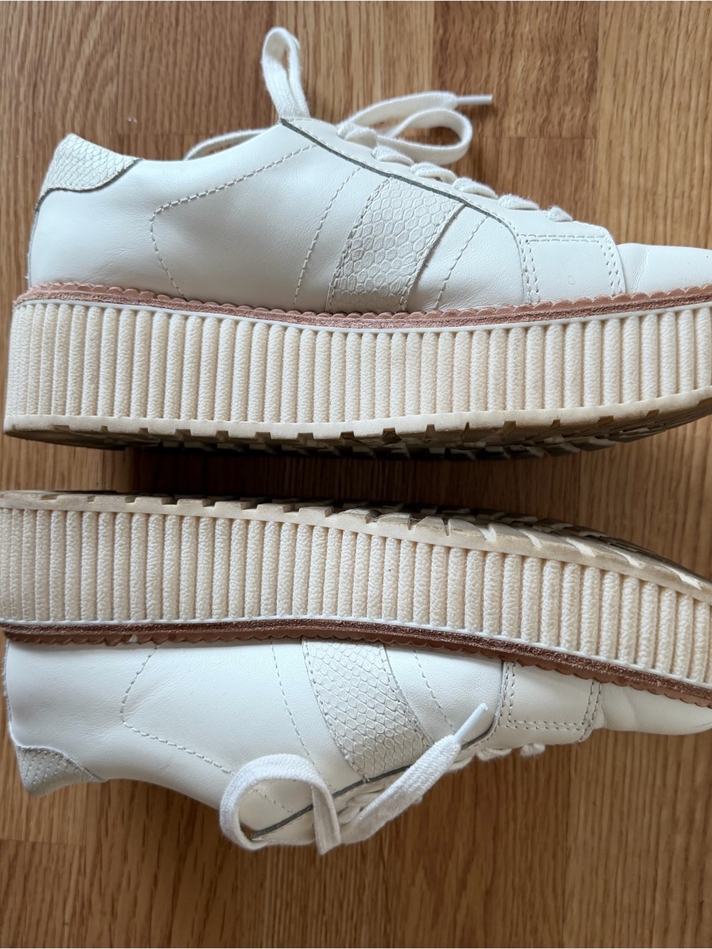 Dolce Vita Tiger Sneaker White Leather - Picture 6 of 6